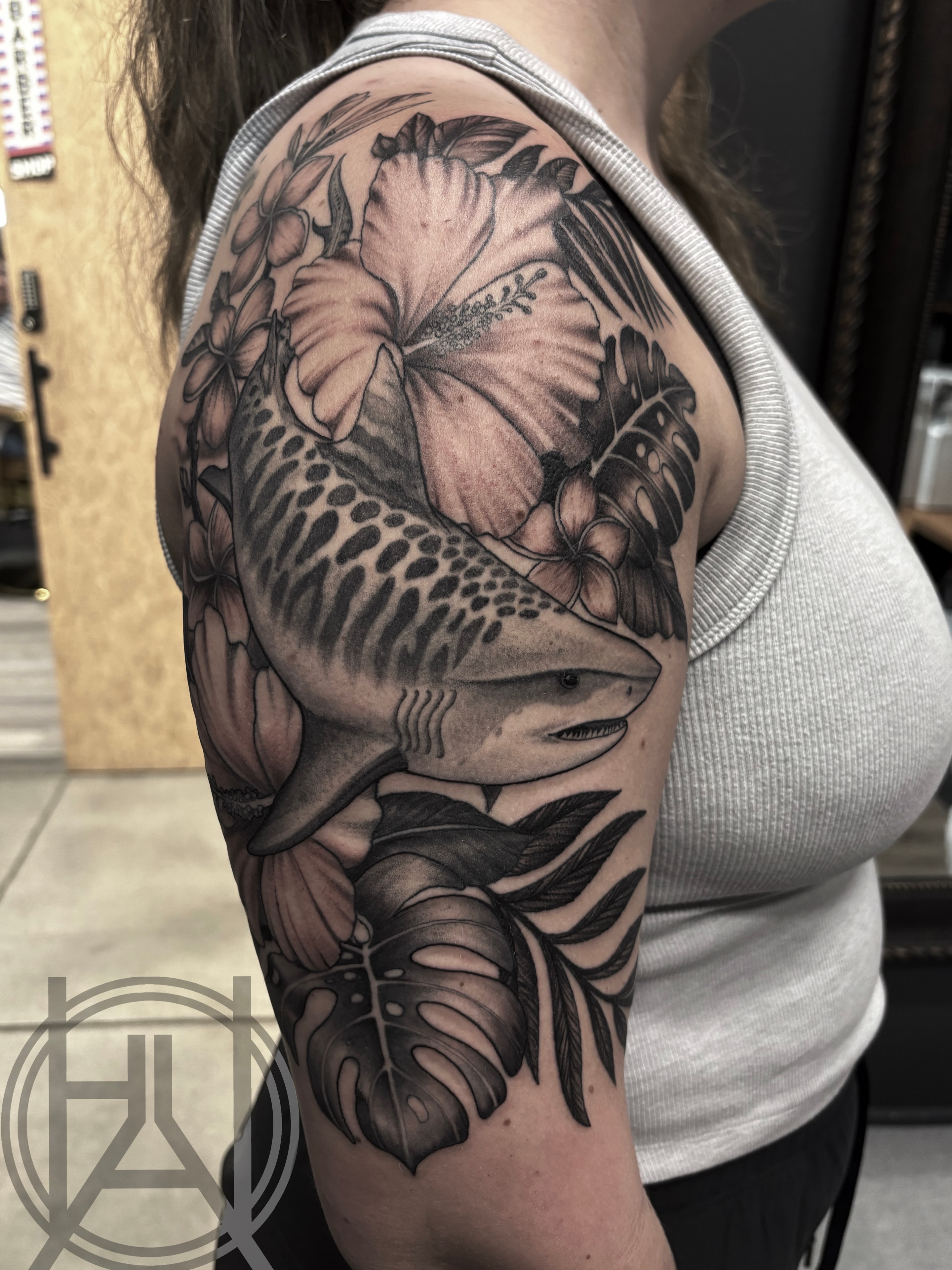 Shark Tropical Sleeve
