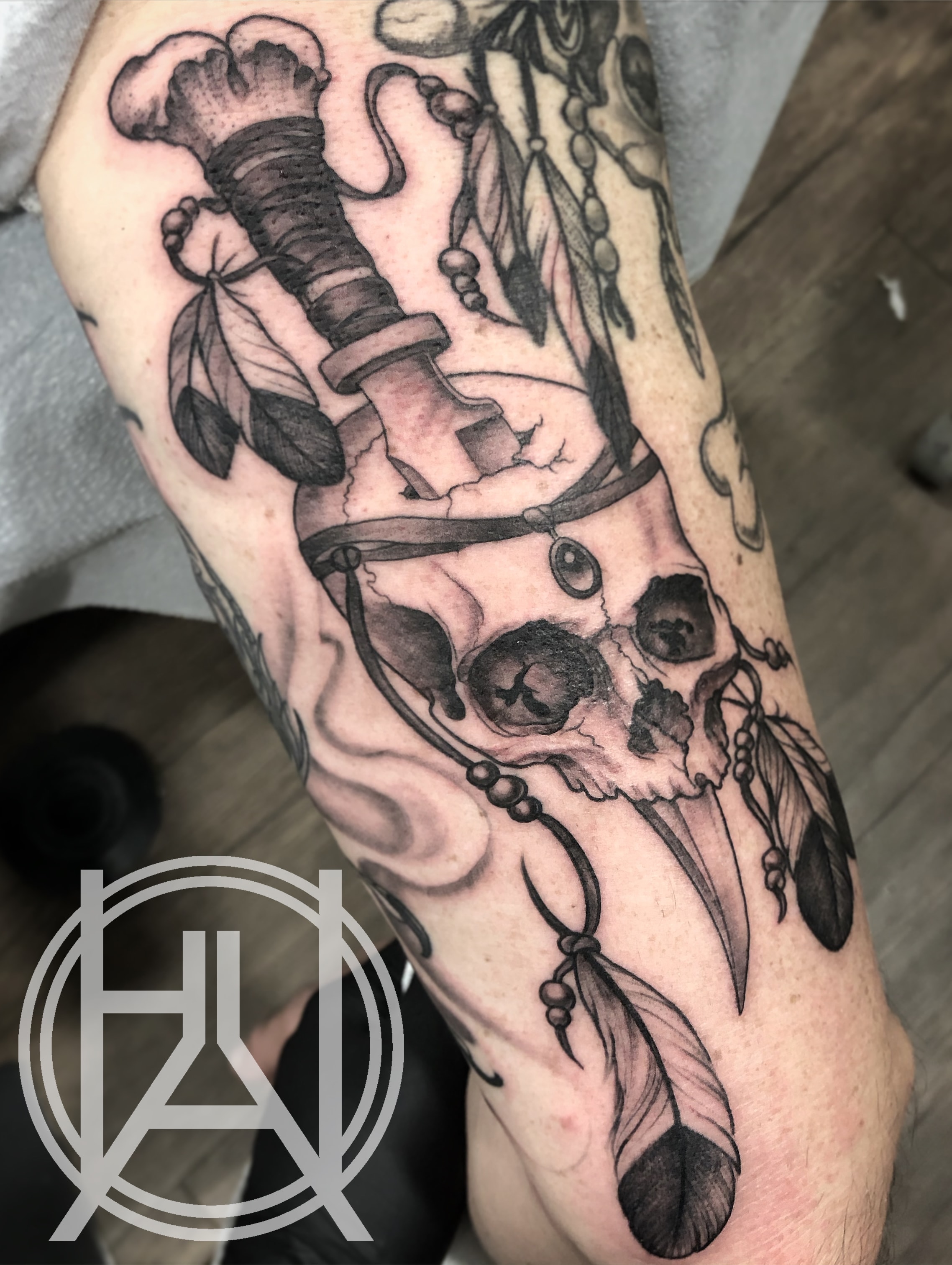 Skull Dagger & Feathers